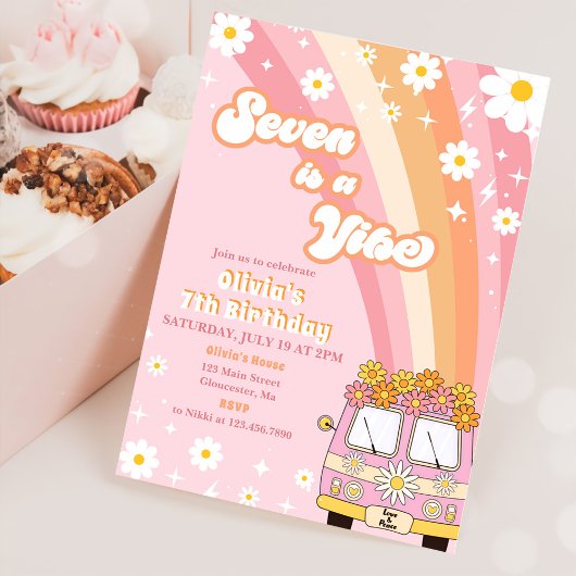 Retro Rainbow Seven ist ein Vibe Groovy 7. Geburts Einladung