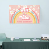 Retro Rainbow Ten ist ein Vibe Groovy zum 10. Gebu Banner (Messeveranstaltung)