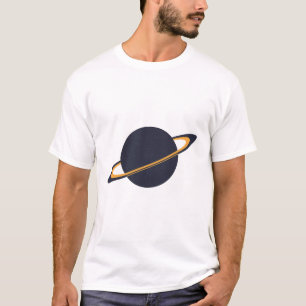 Retro-Raketenraumschiff umkreist dunklen Planeten T-Shirt