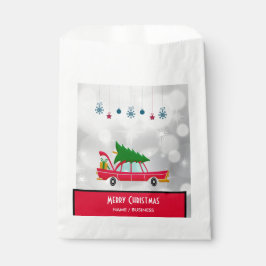 Retro Red Car mit einem Weihnachtsbaum Geschenktütchen
