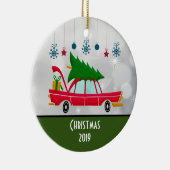 Retro Red Car mit einem Weihnachtsbaum Keramik Ornament (Rechts)