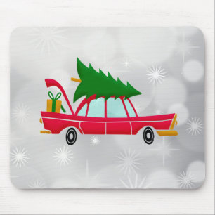 Retro Red Car mit einem Weihnachtsbaum Mousepad