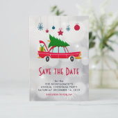 Retro Red Car mit einem Weihnachtsbaum Save The Date (Stehend Vorderseite)