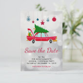 Retro Red Car mit einem Weihnachtsbaum Save The Date (Stehend Vorderseite)