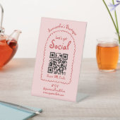Retro Red Pink Handgeschriebener Girl Social QR Co Sockelschild (In SItu)