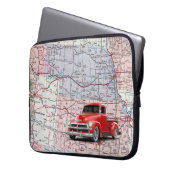 Retro Red Truck auf US-Karte Laptopschutzhülle (Vorderseite Links)