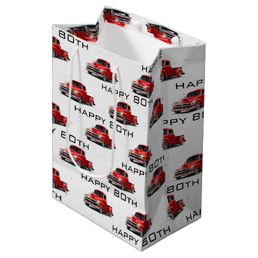 Retro Red Truck Medium Geschenktasche zum 80. Gebu Mittlere Geschenktüte (Vorderseite Schrägansicht)