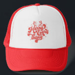 Retro Red White Merry alles Frohe Weihnachten Truckerkappe<br><div class="desc">Retro Merry alles Frohe Weihnachten! Dieses Design ist perfekt für jede Jahreszeit! Ob Urlaub oder nicht,  es ist eine ausgezeichnete Art,  Ihren Weihnachtsjubeln zu zeigen. Gönnen Sie sich,  Ihren Freunden und Ihrer Familie ein frohes Weihnachtsfest!</div>