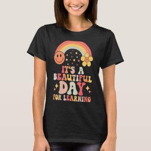 Retro Regenbogen Es ist ein wunderschöner Tag, um T-Shirt