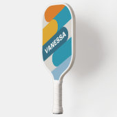 Retro-Regenbogen-Fusion mit Namen Pickleball Schläger (Links)