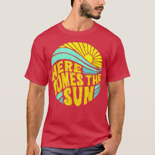 Retro-Regenbogen-Sonnenaufgang hier kommt die Sonn T-Shirt