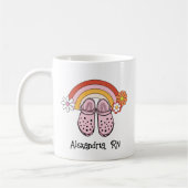 Retro-Regenbogen- und Gummi-Cloud-Monogramm-Pflege Kaffeetasse (Links)
