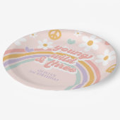 Retro-Regenbogen Young Wild Three 3. Geburtstag Pappteller (Schrägansicht)