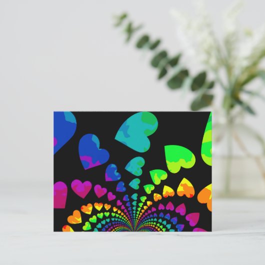 Retro Regenbogenherzen auf schwarz Postkarte (Stehend Vorderseite)