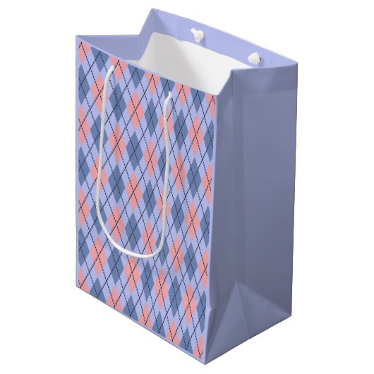Retro rhombisches Muster. Mittlere Geschenktüte (Vorderseite Schrägansicht)