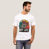 Retro Robot: Vintage Futuristic T-Shirt (Vorne ganz)