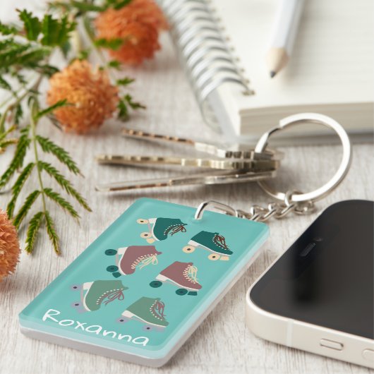 Retro Rollerskates Green Pink CUSTOM Schlüsselanhänger (Vorderseite rechts)