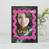 Retro rosa gezackter Abschluss einladen Ankündigung (Stehend Vorderseite)