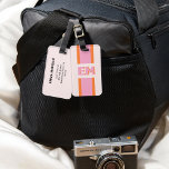 Retro-Rosa Orange Gepäckanhänger<br><div class="desc">Reisen Sie stilvoll mit einem personalisierten Gepäckanhänger, das sich von der Masse abhebt. Mit einem fett formatierten serifenlosen Schriftart mit einem auffallenden Schlagschatteneffekt ist dieses Design ein wahres Highlight mit seiner Retro-Farbpalette, die eine Touch Vintagen Charmes verleiht. Die rosa und orangefarbenen Streifen in vertikaler Ausrichtung machen es leicht, Ihr Gepäck...</div>