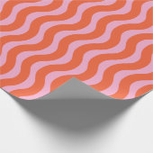 Retro Rosa Orange Groovy Wavy Stripe Geschenkpapier (Ecke)