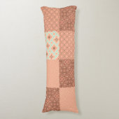 Retro Rosa Patchwork Seitenschläferkissen (Vorderseite Vertikal)