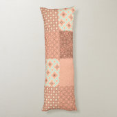 Retro Rosa Patchwork Seitenschläferkissen (Rückseite (Vertikal))