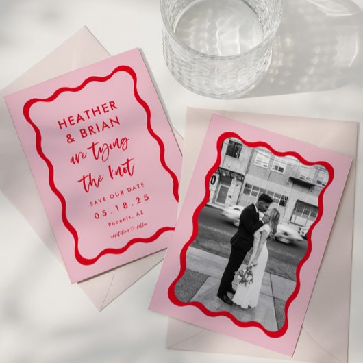 Retro Rosa und Red Tying The Knoten Hochzeit Save The Date