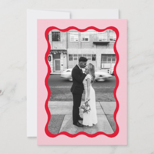Retro-Rosa- und Rot-Squiggle-Foto Hochzeit Save The Date (Rückseite)