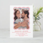 Retro Rosa und Rot Wave Picture Frame Wedding Einladung (Stehend Vorderseite)