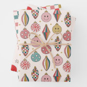 Retro Santa Schachbrett Happy Ornaments Geschenkpapier Set (Beispiel)