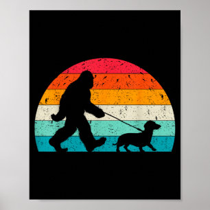 Retro Sasquatch Liebhaber Doxie Wiener Hund Spazie Poster