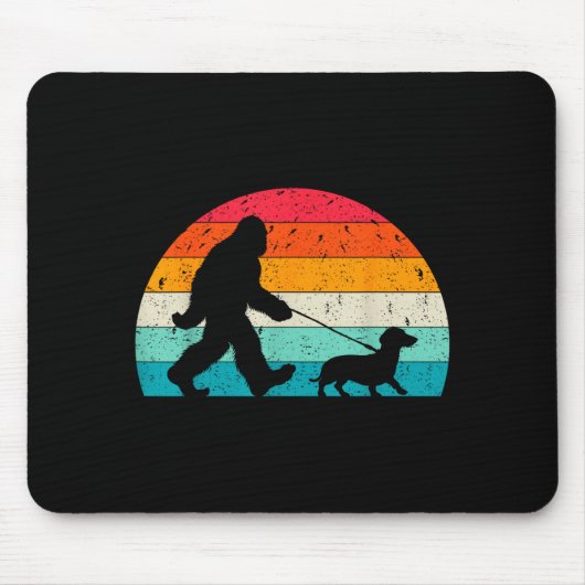 Retro Sasquatch Lover Doxie Wiener Dog Walker Bigf Mousepad (Vorne)