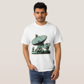 Retro Satellite Dish Graphic T-Shirt (Vorne ganz)