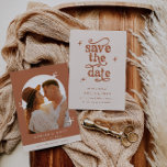 Retro Save the Date Einladung<br><div class="desc">Dies ist ein Retro-Thema Hochzeit speichern Sie das Datum Einladung. Bearbeiten Sie die meisten* Formulierungen und Farben auf dieser Retro-Hochzeit laden Sie ein, es zu Ihrem Thema persönlicher Stil zu machen! (die Wörter "Save the Date" sind nicht bearbeitbar, aber Sie können die Farben ändern!) // Für passende Designs, suchen Sie...</div>