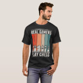 Retro Schach Gamer Board Spiel Schachfiguren T-Shirt (Vorne ganz)