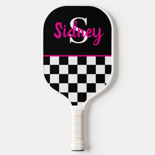Retro-Schachbrett Neonrosa Name Monogramm Pickleball Schläger (Vorderseite)