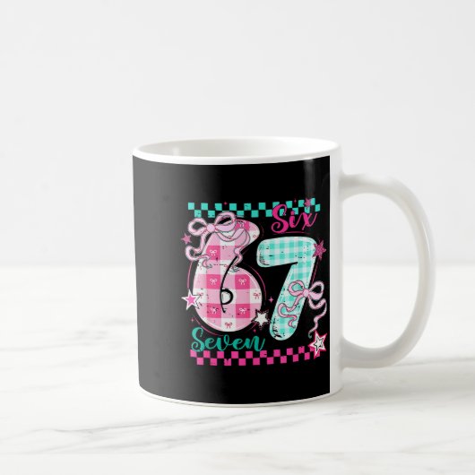 Retro-Schachbrett-Valentinstag-Sechs-Sieben-Meme 6 Kaffeetasse (Rechts)