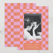Retro-Schachbrettmuster Rosa Orange Moderne Hochze Save The Date (Vorne/Hinten)