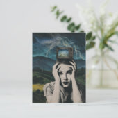 Retro Schockierende Fernsehfraul surreal Postkarte (Stehend Vorderseite)