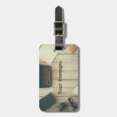 Retro Schreibmaschine des Verfasser-Schreibtischs Gepäckanhänger (Vorderseite vertikal)