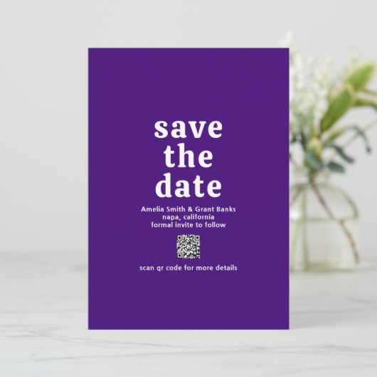 Retro Schriftart Lila QR Code Moderne Hochzeit Save The Date (Stehend Vorderseite)