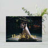 Retro Schriftart Wedding Vielen Dank Folieneinladung (Stehend vorne)