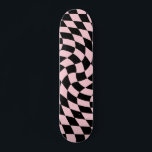 Retro-Schwarz-Rosa-Karo verschleiert Skateboard<br><div class="desc">Retro-Psychedelic</div>