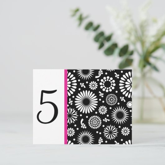 Retro Schwarz-weiße Blume Tischnummer Postkarte (Stehend Vorderseite)