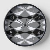 Retro Schwarz-weiße Dreieck Quadrate Mosaikmuster Uhr (Vorderseite)