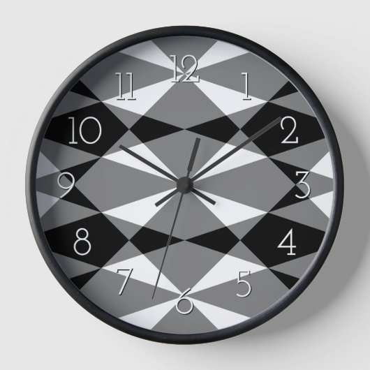 Retro Schwarz-weiße Dreieck Quadrate Mosaikmuster Uhr (Vorderseite)