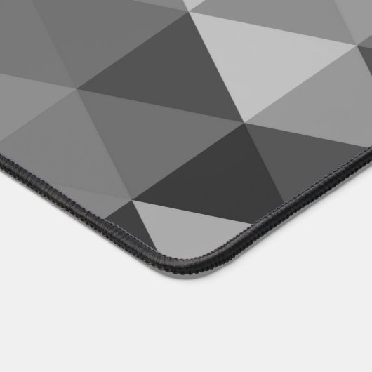 Retro-Schwarz-weiße Dreiecksmuster Monogramm Schreibtischunterlage (Ecke)