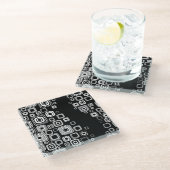 Retro Schwarzweiss-Quadrate Glasuntersetzer (Schrägansicht)