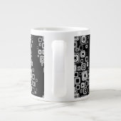 Retro Schwarzweiss-Quadrate Jumbo-Tasse (Rückseite)
