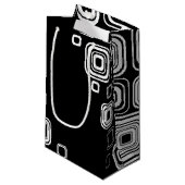 Retro Schwarzweiss-Quadrate Kleine Geschenktüte (Vorderseite Schrägansicht)
